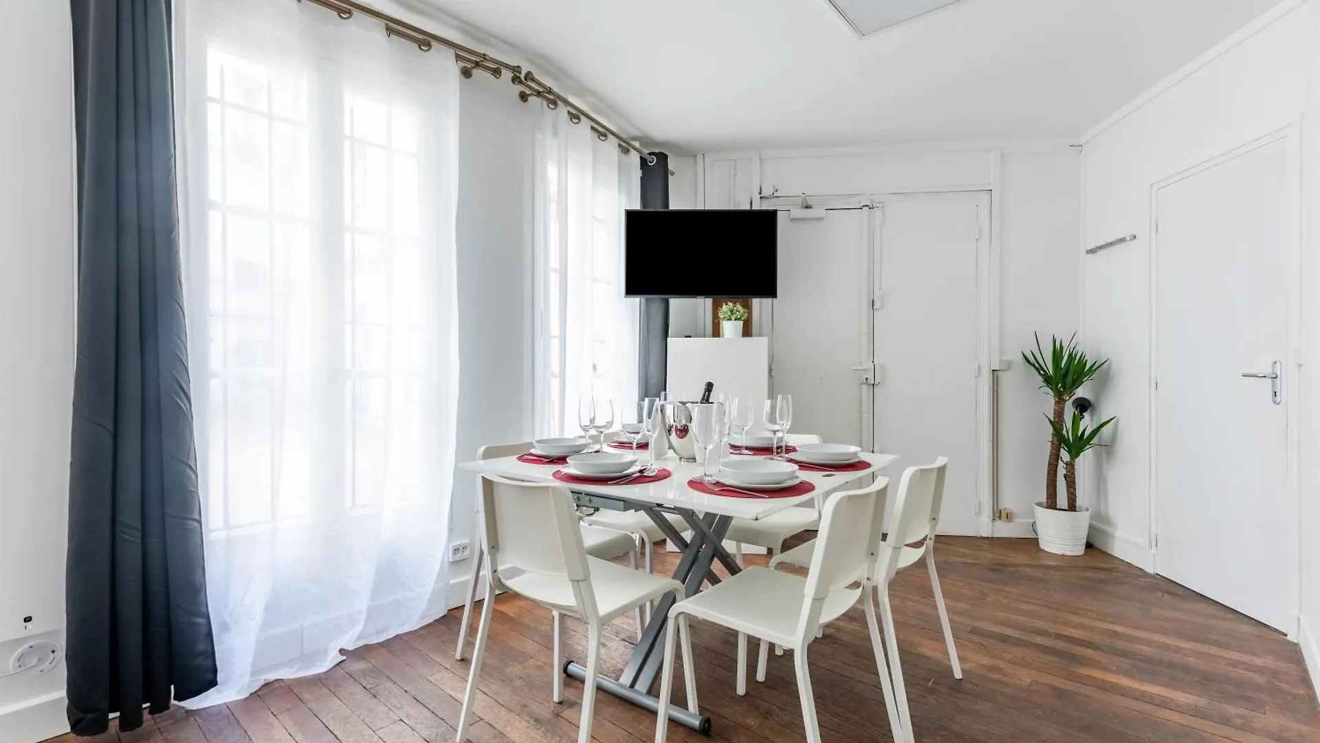 Loft Magenta Blue Apartment Paris