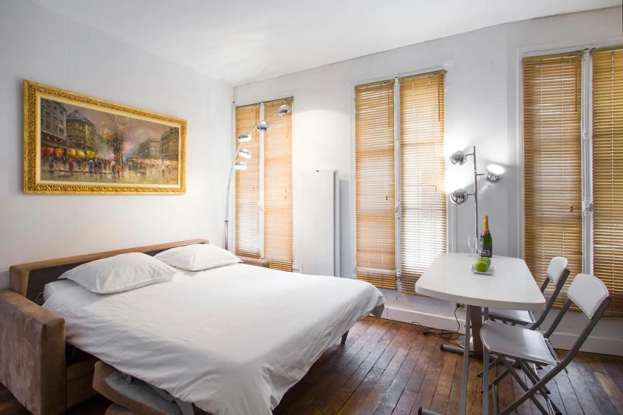 Loft Magenta Blue Apartment Paris France